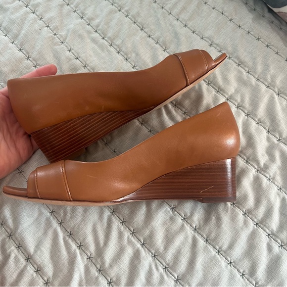 Tory Burch Kira open-toe wedge size 6 - Picture 6 of 8
